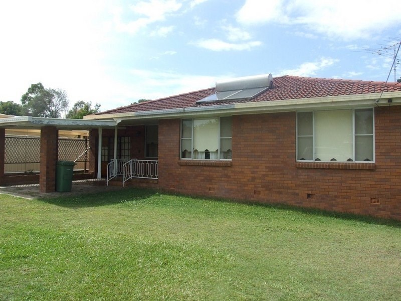 37 South Street, Crows Nest QLD 4355