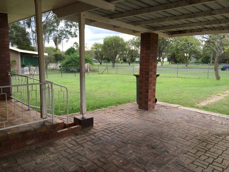 37 South Street, Crows Nest QLD 4355