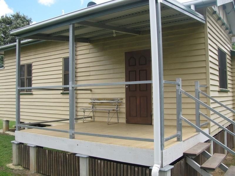 9 Jones Street, Crows Nest QLD 4355