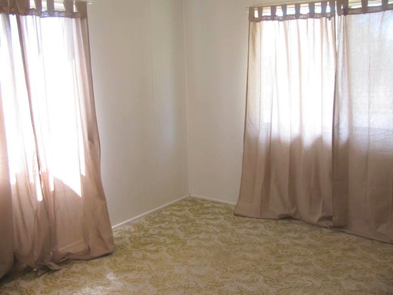 13 South Street, Crows Nest QLD 4355