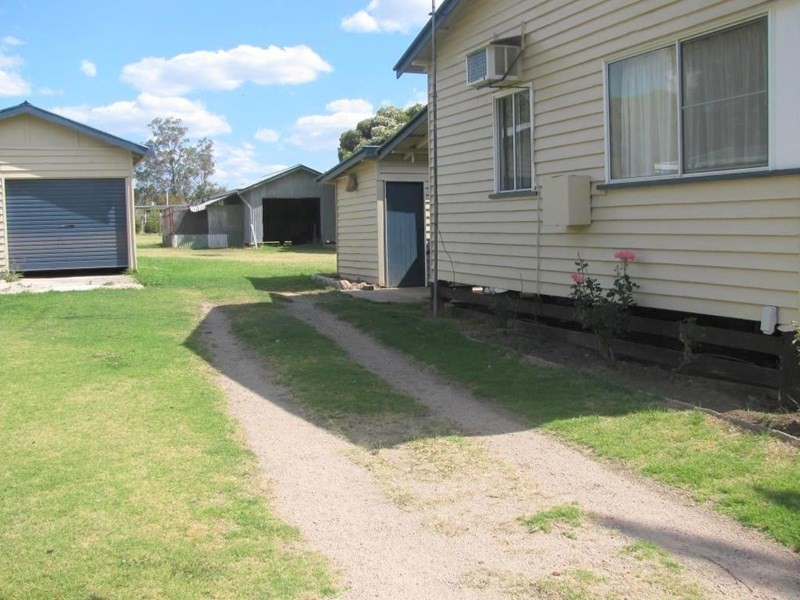 13 South Street, Crows Nest QLD 4355