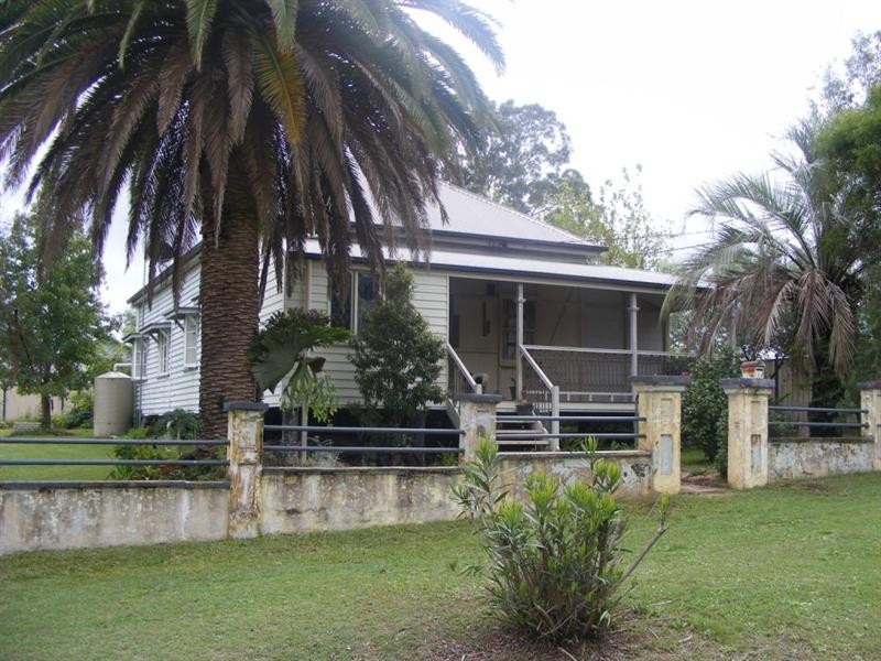 14 Creek Street, Crows Nest QLD 4355