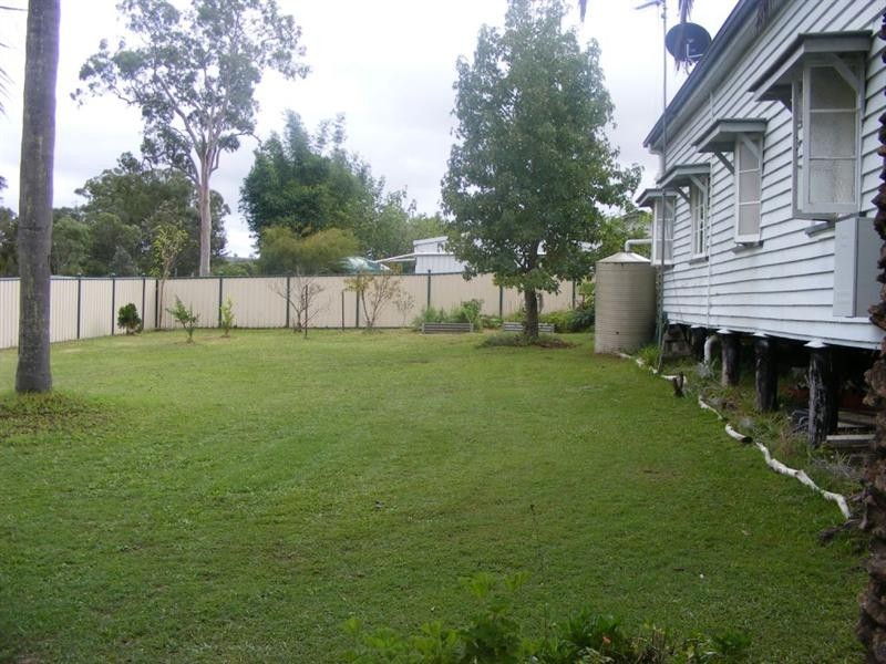 14 Creek Street, Crows Nest QLD 4355