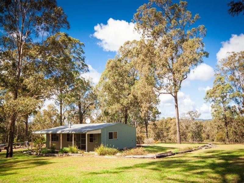 21 Sewell Road, Hampton QLD 4352