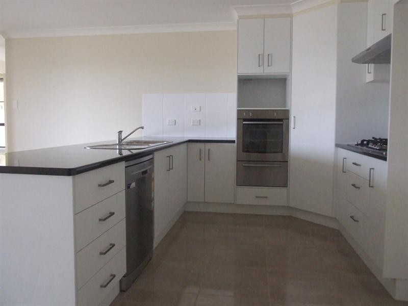 41 Naomi Drive, Crows Nest QLD 4355