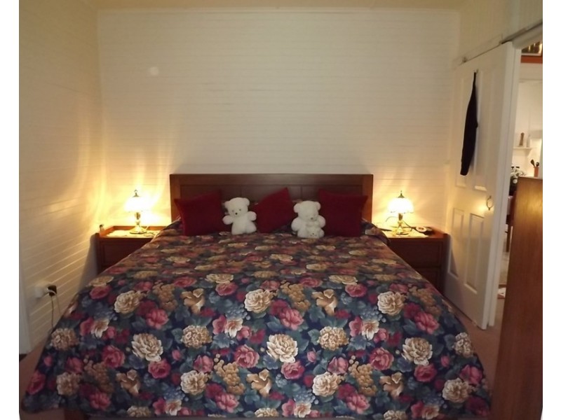 13 Short Street, Crows Nest QLD 4355