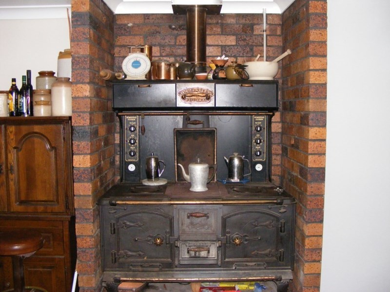 8 Pinnell Road, Crows Nest QLD 4355