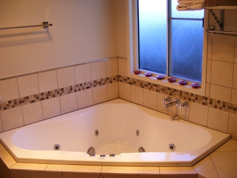 8 Pinnell Road, Crows Nest QLD 4355