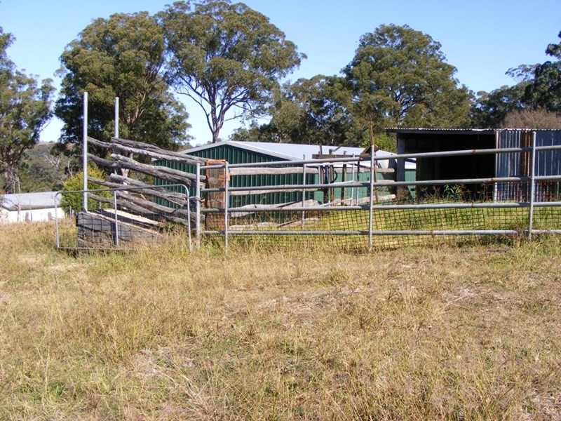 8 Pinnell Road, Crows Nest QLD 4355