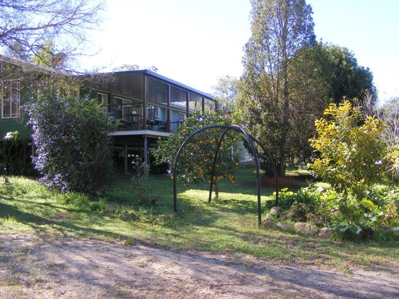 8 Pinnell Road, Crows Nest QLD 4355