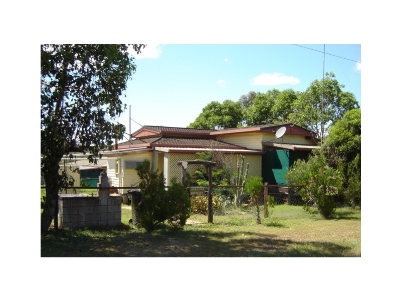 15 Clarence Street, Cooyar QLD 4402