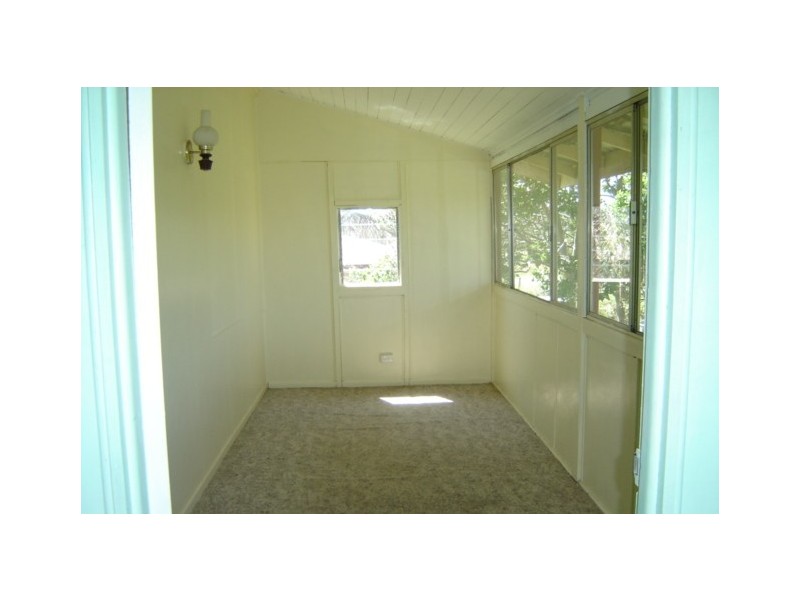 15 Clarence Street, Cooyar QLD 4402