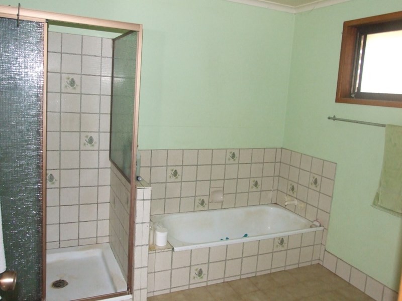 9925 New England Highway, Cabarlah QLD 4352