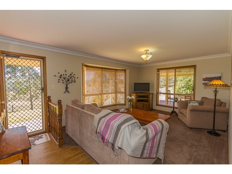 724 Merritts Creek Road, Hampton QLD 4352