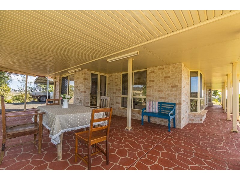 724 Merritts Creek Road, Hampton QLD 4352