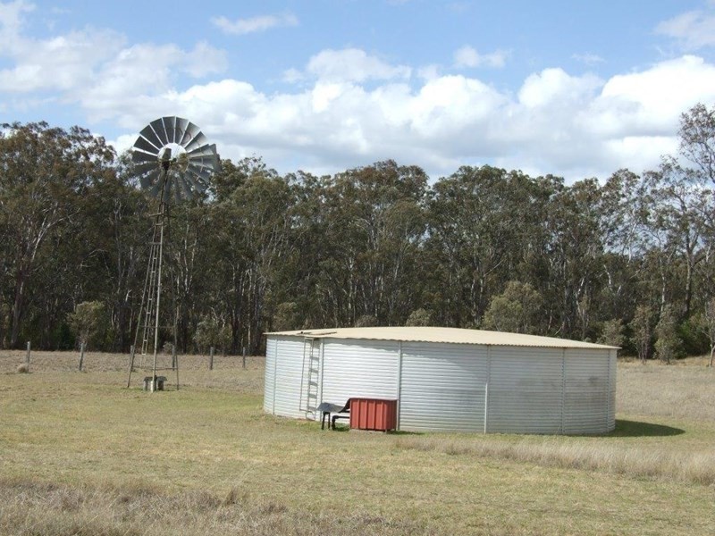 724 Merritts Creek Road, Hampton QLD 4352