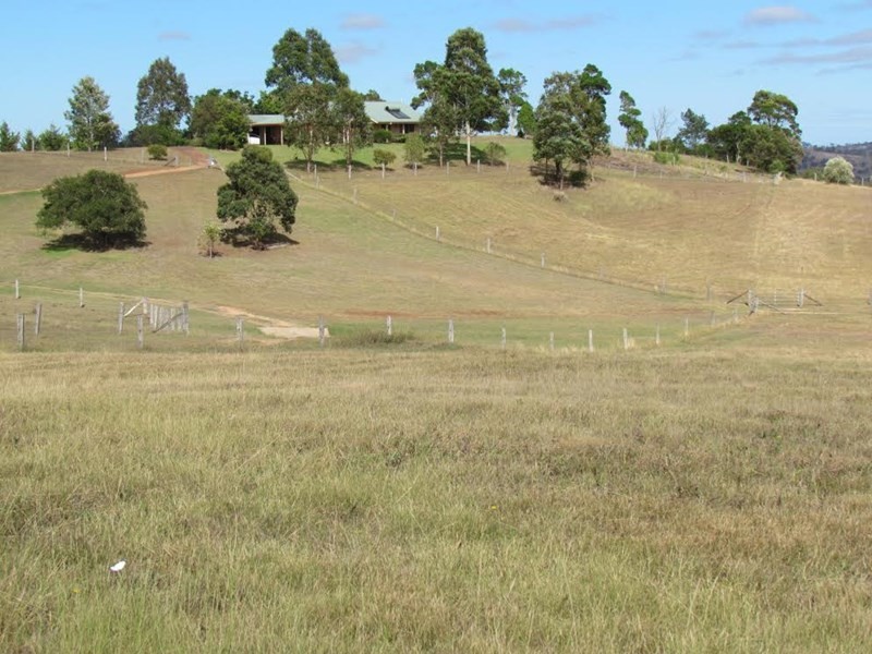 724 Merritts Creek Road, Hampton QLD 4352