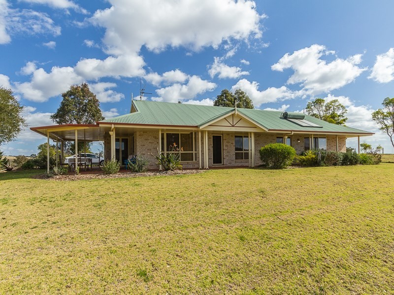 724 Merritts Creek Road, Hampton QLD 4352