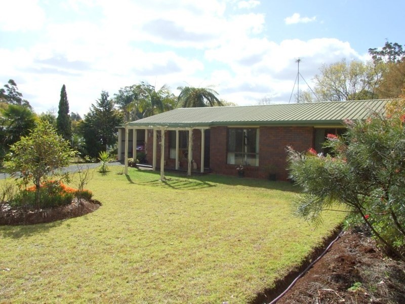 10 Hampton Road, Hampton QLD 4352