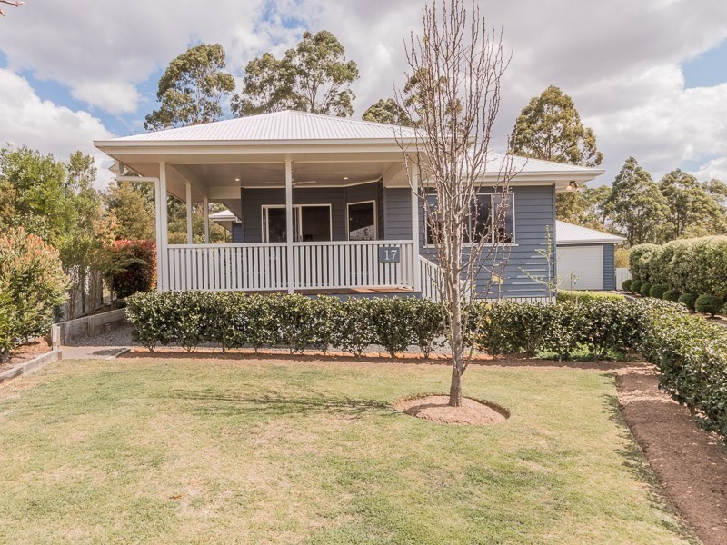 17 Samuel Avenue, Crows Nest QLD 4355