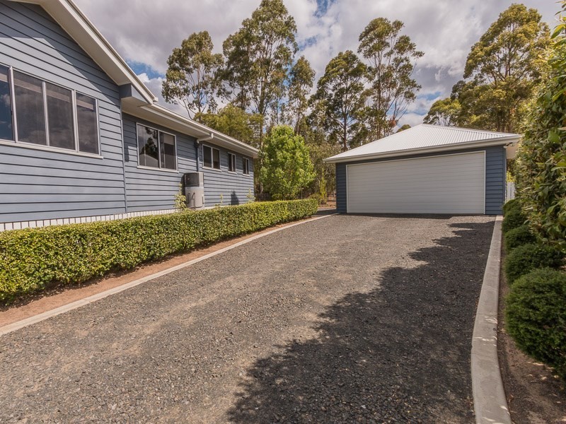 17 Samuel Avenue, Crows Nest QLD 4355