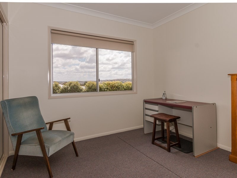 17 Samuel Avenue, Crows Nest QLD 4355