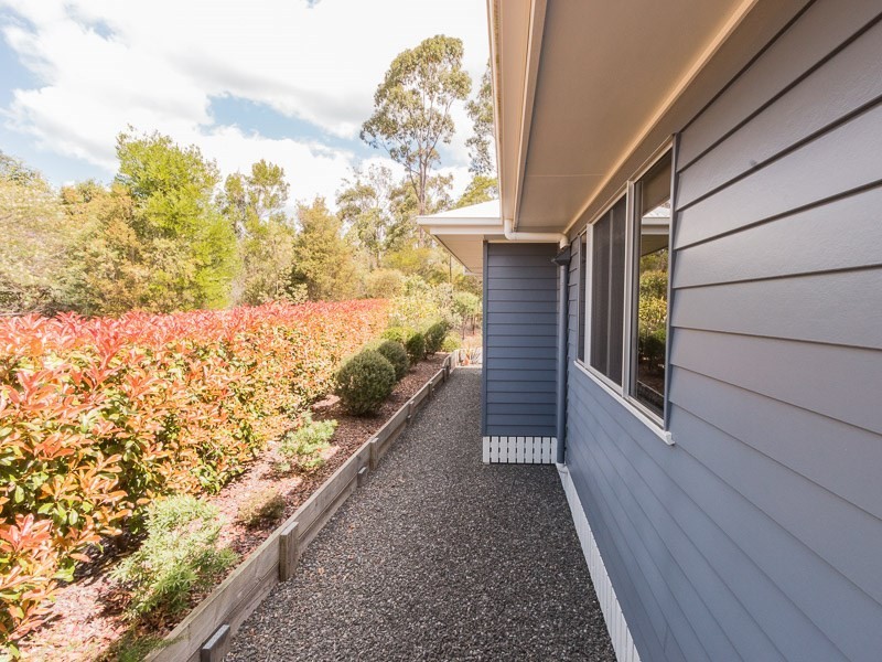 17 Samuel Avenue, Crows Nest QLD 4355