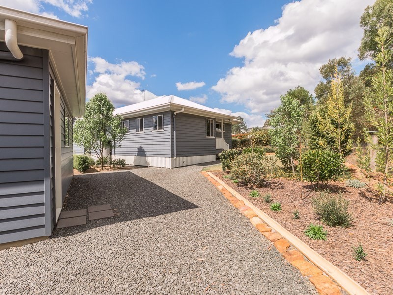 17 Samuel Avenue, Crows Nest QLD 4355
