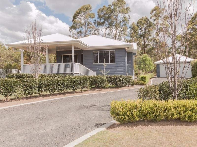17 Samuel Avenue, Crows Nest QLD 4355