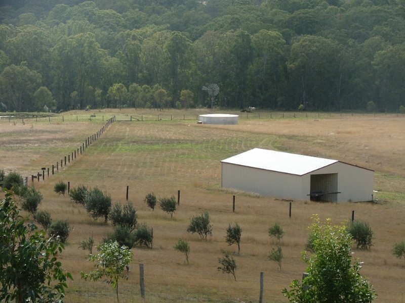 724 Merritts Creek Road, Hampton QLD 4352