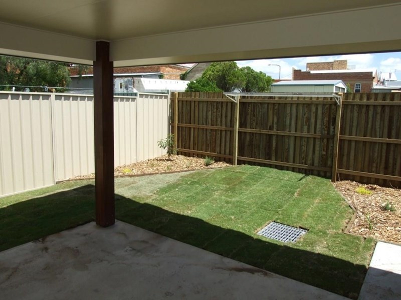 Unit 1/24 Creek Street, Crows Nest QLD 4355