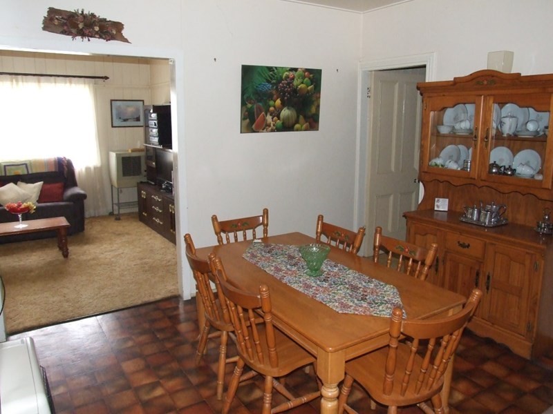 17 Albert Street, Crows Nest QLD 4355