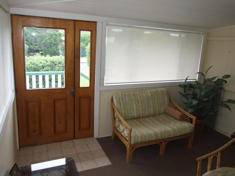 17 Albert Street, Crows Nest QLD 4355