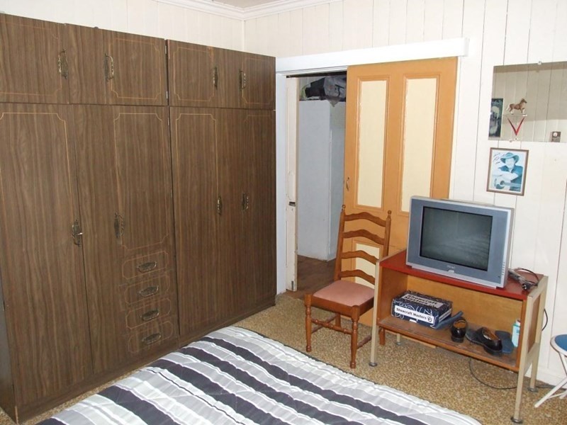 17 Albert Street, Crows Nest QLD 4355