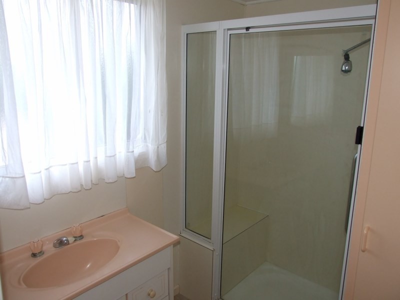 17 Albert Street, Crows Nest QLD 4355