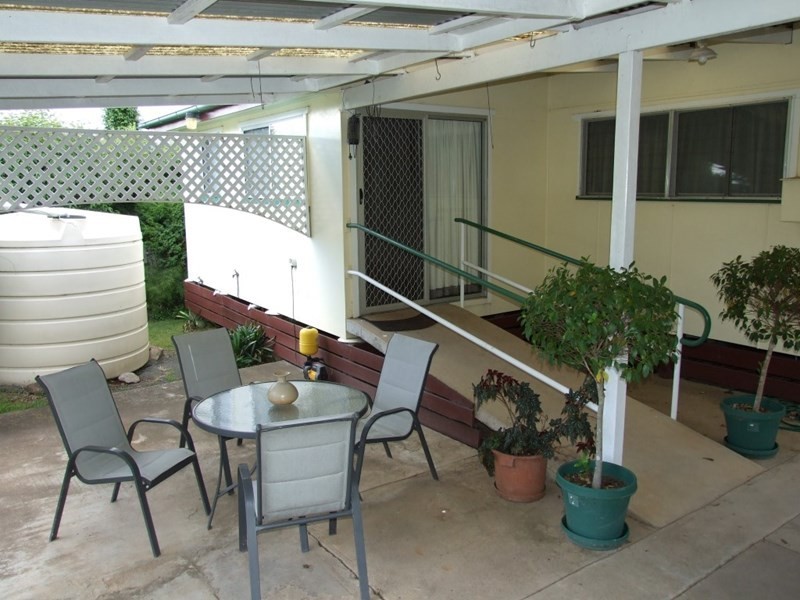 17 Albert Street, Crows Nest QLD 4355