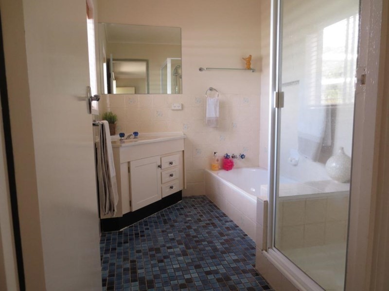 3 Albert Street, Crows Nest QLD 4355