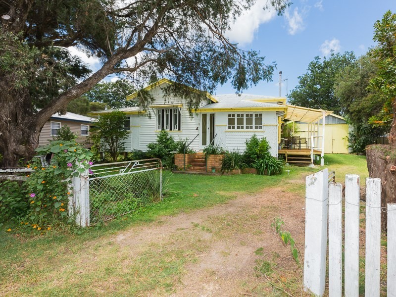 15 Short Street, Crows Nest QLD 4355