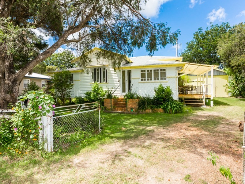 15 Short Street, Crows Nest QLD 4355