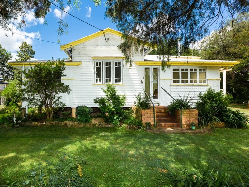 15 Short Street, Crows Nest QLD 4355