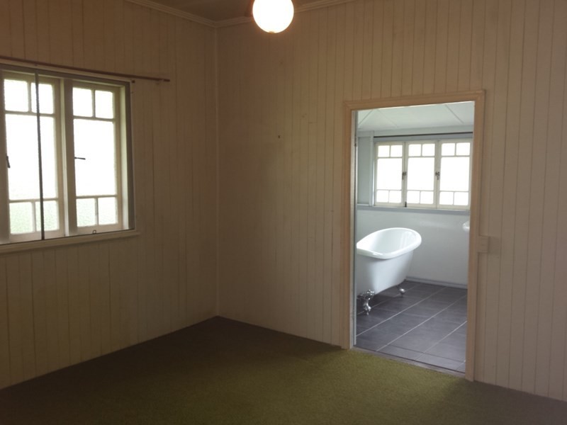 15 Short Street, Crows Nest QLD 4355