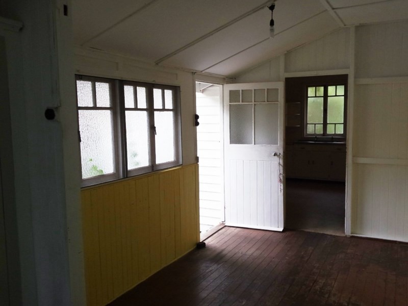 15 Short Street, Crows Nest QLD 4355