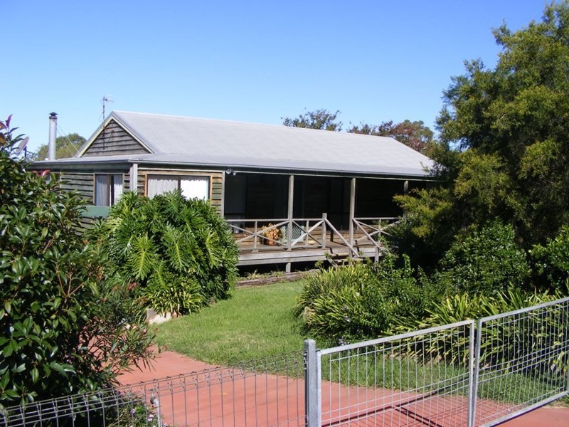 7 Railway Terrace, Crows Nest QLD 4355