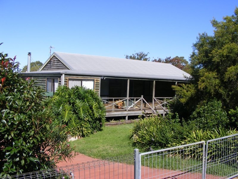 7 Railway Terrace, Crows Nest QLD 4355