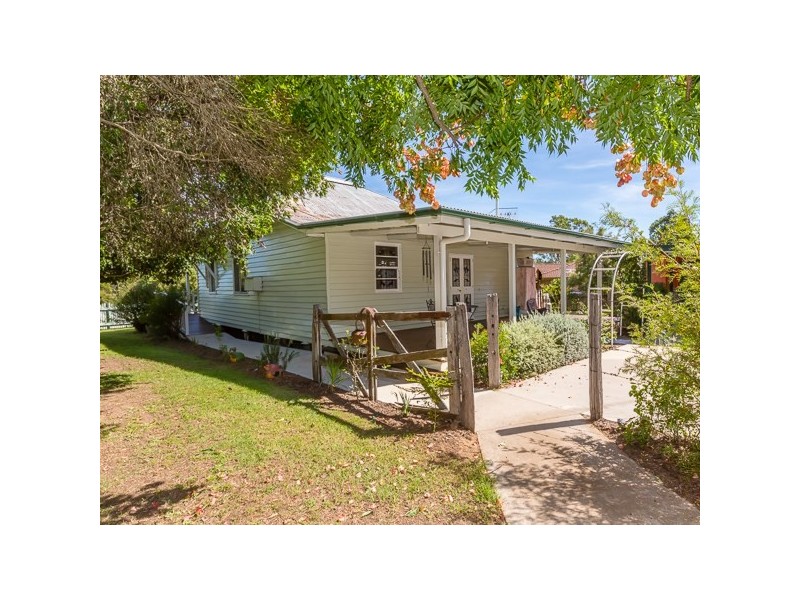 2 Toowoomba Road, Crows Nest QLD 4355