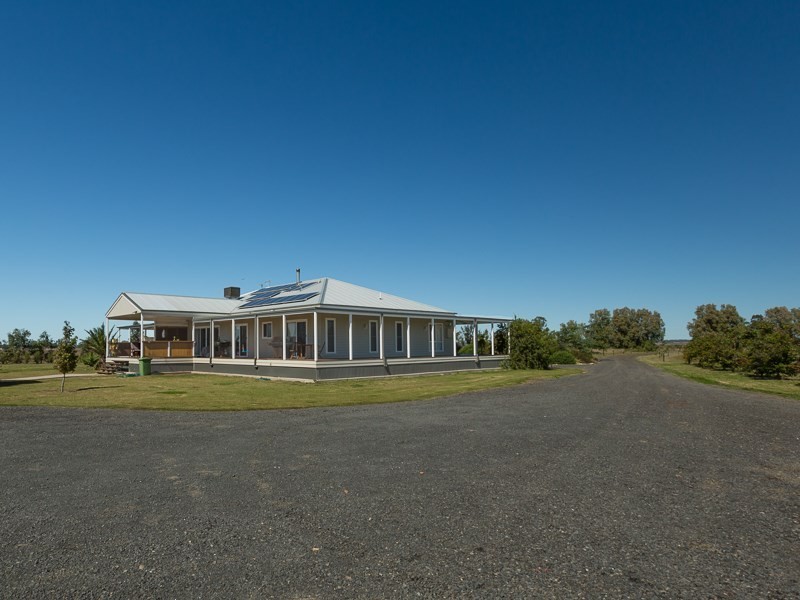 2 McKenzies Road, Oakey QLD 4401