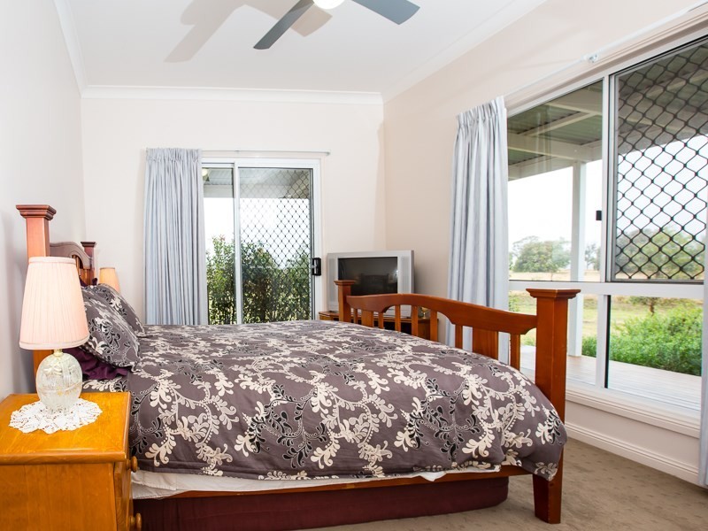 2 McKenzies Road, Oakey QLD 4401