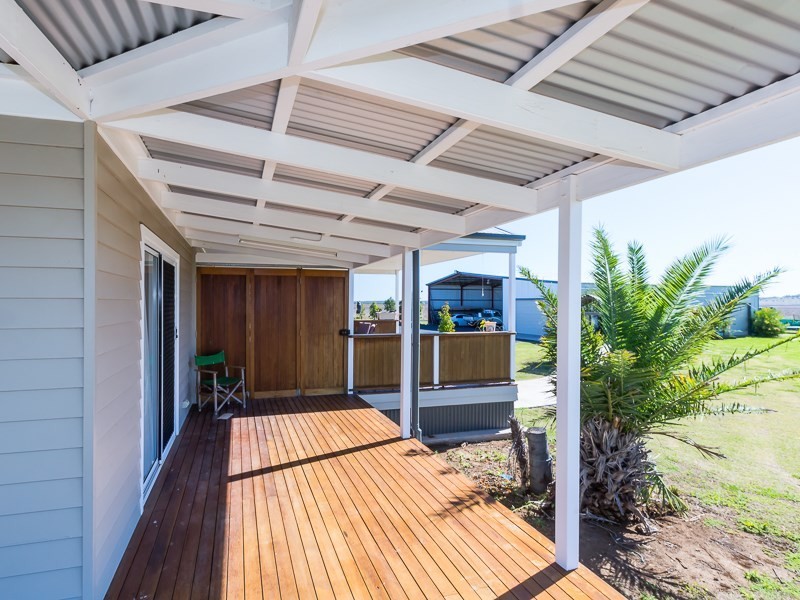 2 McKenzies Road, Oakey QLD 4401