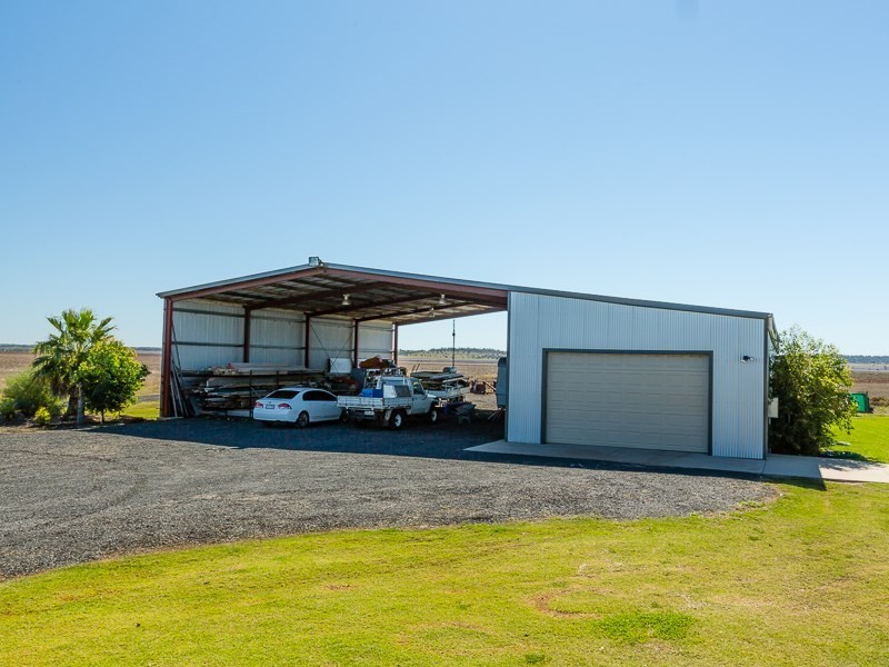 2 McKenzies Road, Oakey QLD 4401