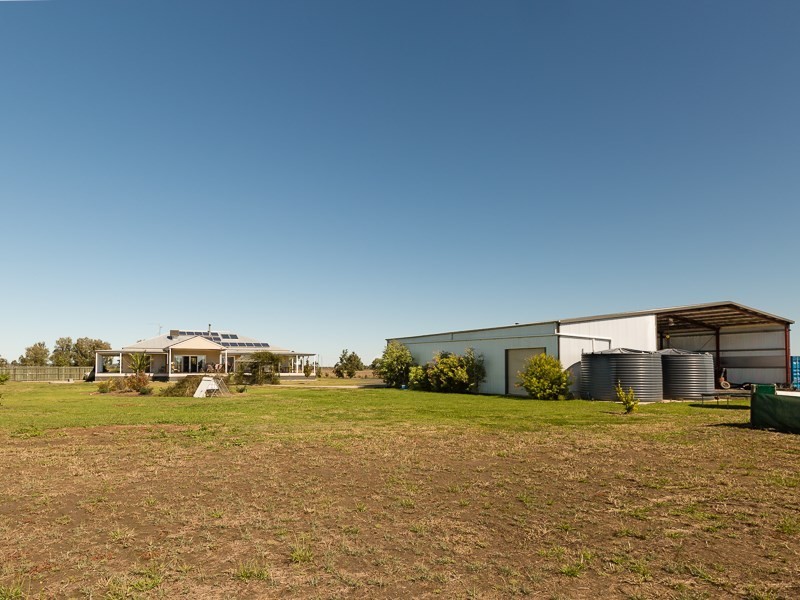 2 McKenzies Road, Oakey QLD 4401